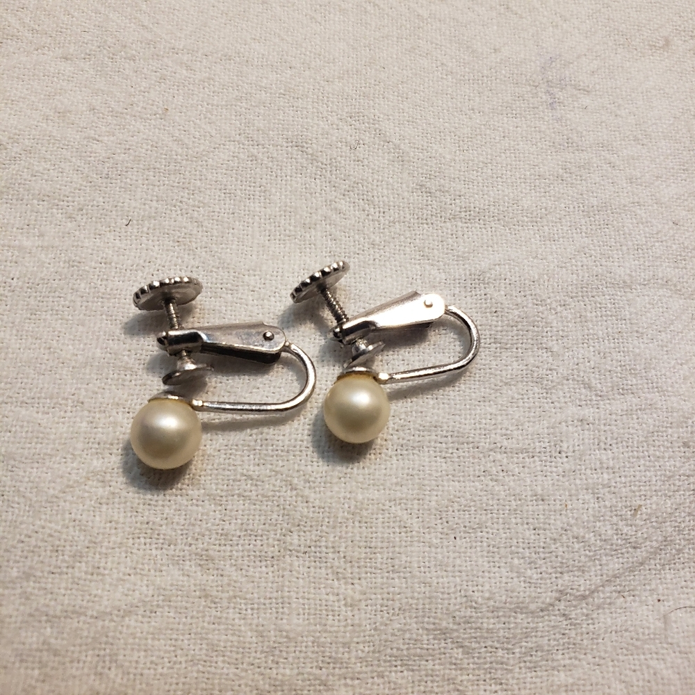 Vintage Mary Ella Silvertone and Faux Pearl Screw back earrings